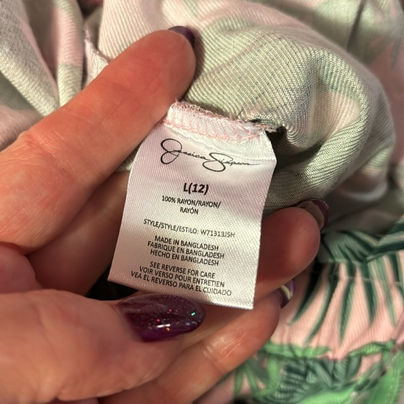 NWT Jessica Simpson tropical print dressy vacation shorts. Sz large. - Picture 8 of 13